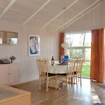 6 Personen Kinderfreundliches Mit Sauna, Whirlpool Und Kaminofen In Сasa de vacaciones