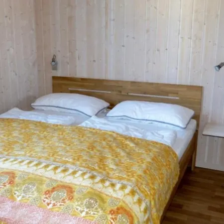 6 Personen Kinderfreundliches Mit Sauna, Whirlpool Und Kaminofen In *