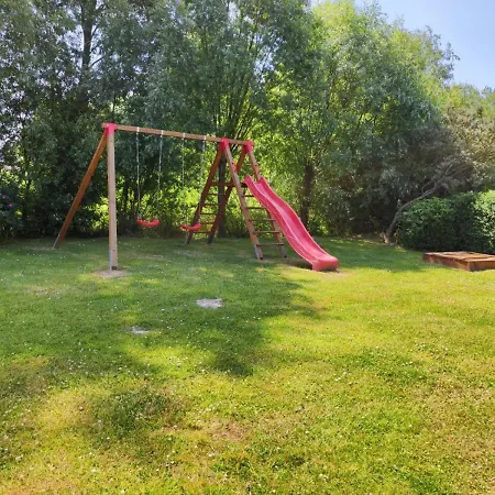 Hébergement de vacances 6 Personen Kinderfreundliches Mit Sauna, Whirlpool Und Kaminofen In