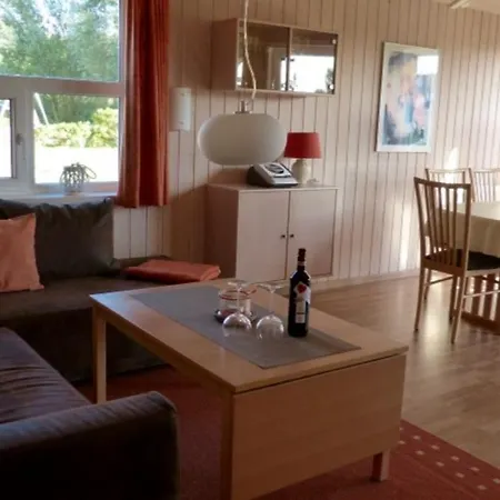 Prázdninový dům 6 Personen Kinderfreundliches Mit Sauna, Whirlpool Und Kaminofen In *