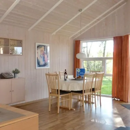 6 Personen Kinderfreundliches Mit Sauna, Whirlpool Und Kaminofen In בית נופש