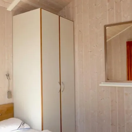 Semesterbostad 6 Personen Kinderfreundliches Mit Sauna, Whirlpool Und Kaminofen In *