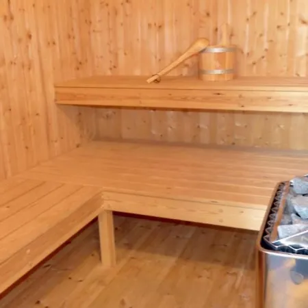 6 Personen Kinderfreundliches Mit Sauna, Whirlpool Und Kaminofen In Semesterbostad *