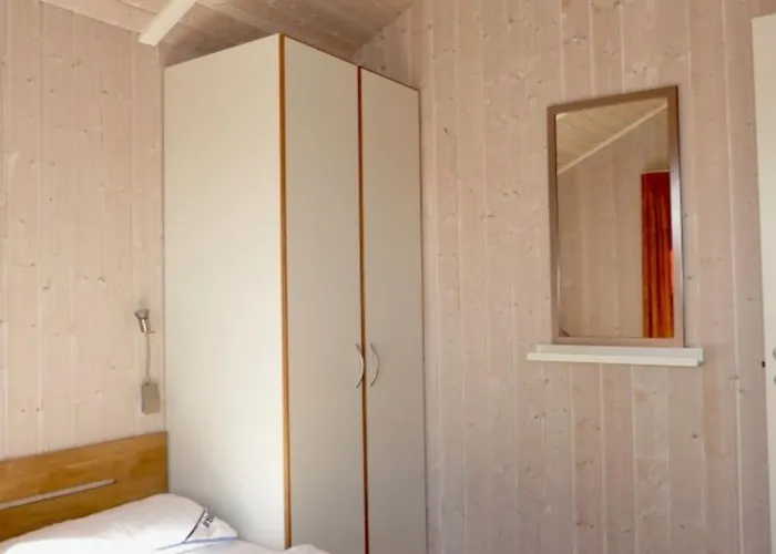 6 Personen Kinderfreundliches Mit Sauna, Whirlpool Und Kaminofen In Otterndorf