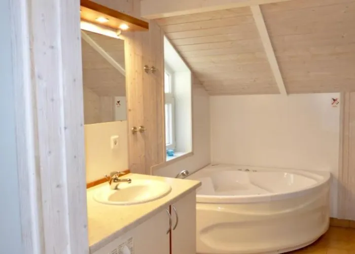 Tatil Evi 6 Personen Kinderfreundliches Mit Sauna, Whirlpool Und Kaminofen In